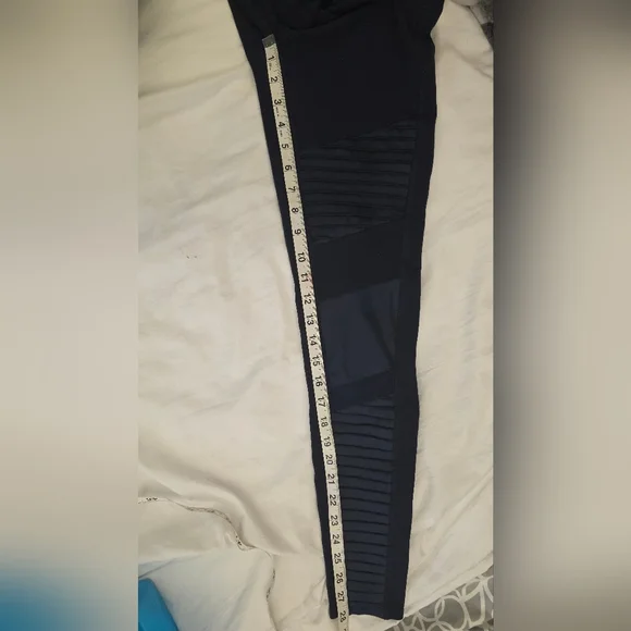 ALO Womens Navy Blue Athletic Leggings Compression Size M, Slight Piling - Picture 12 of 12